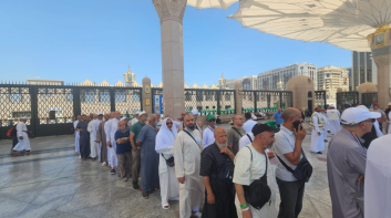بركعتي شكر.. حجاج الجمعيات الأهلية يستهلون زياراتهم للروضة (صور)